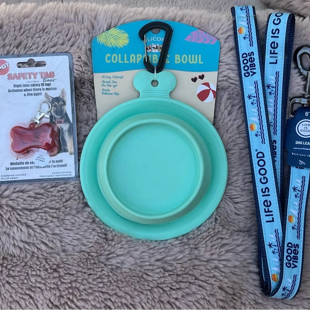 Life is Good Blue Dog Leash and Alcon Green Collapsible Bowl Set safety light